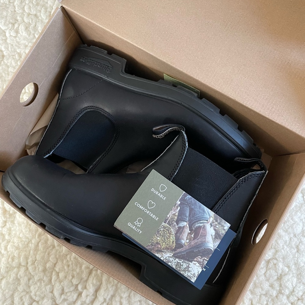 Men’s Blundstone boots, 8.5, new in box